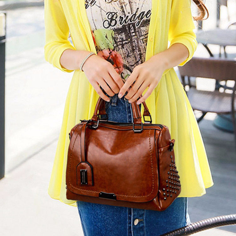 Fashionable And Versatile Soft Leather Messenger Bag GO Buy