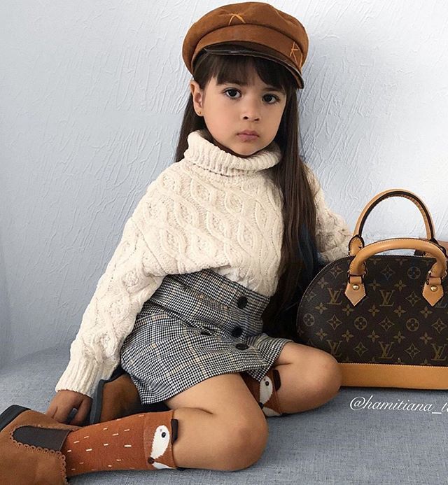 Turtleneck sweater + plaid skirt suit GO buy