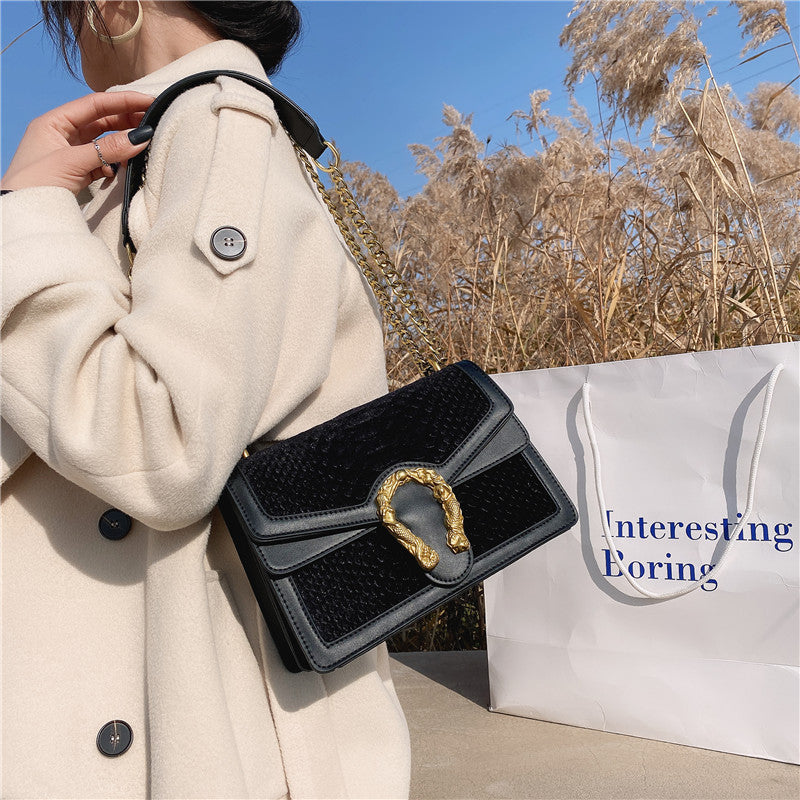 One Shoulder Chain Messenger Bag GO Buy